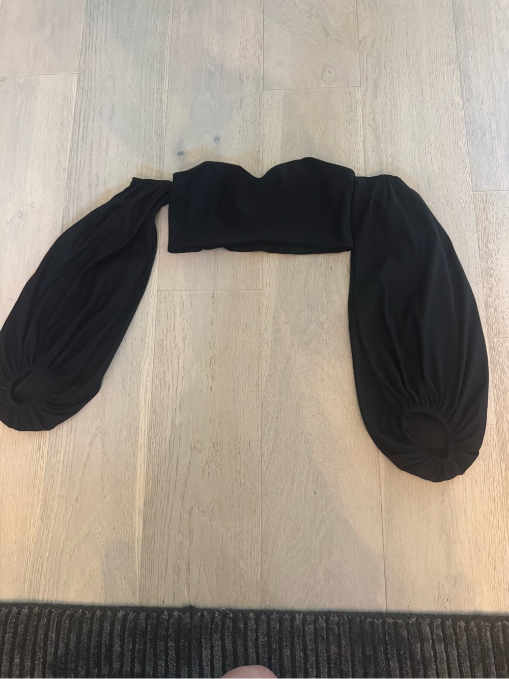 Zara AtBlack Off-Shoulder Puff Sleeve Crop Top
